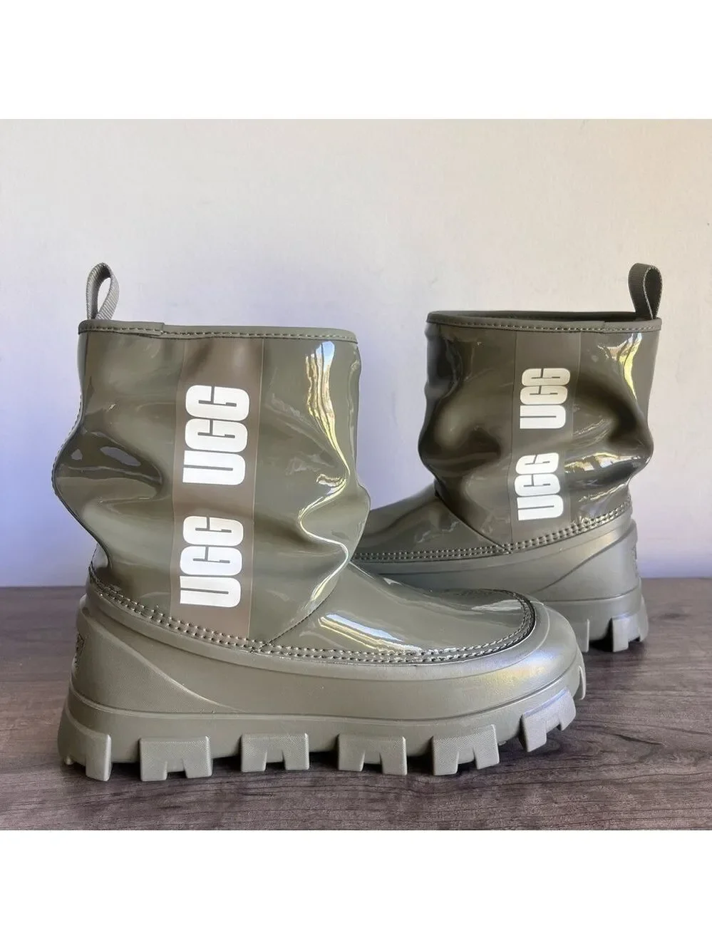 Ugg NEW Women's Classic Brella Mini Water Repellant Boot Size 8 #459